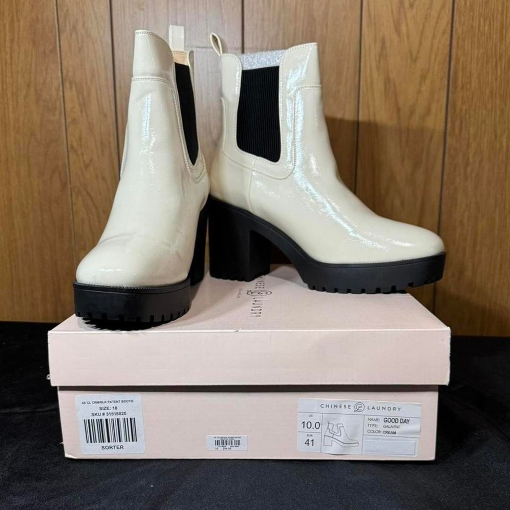 White and black Chinese Laundry ankle boots‎ Size 10 Womens